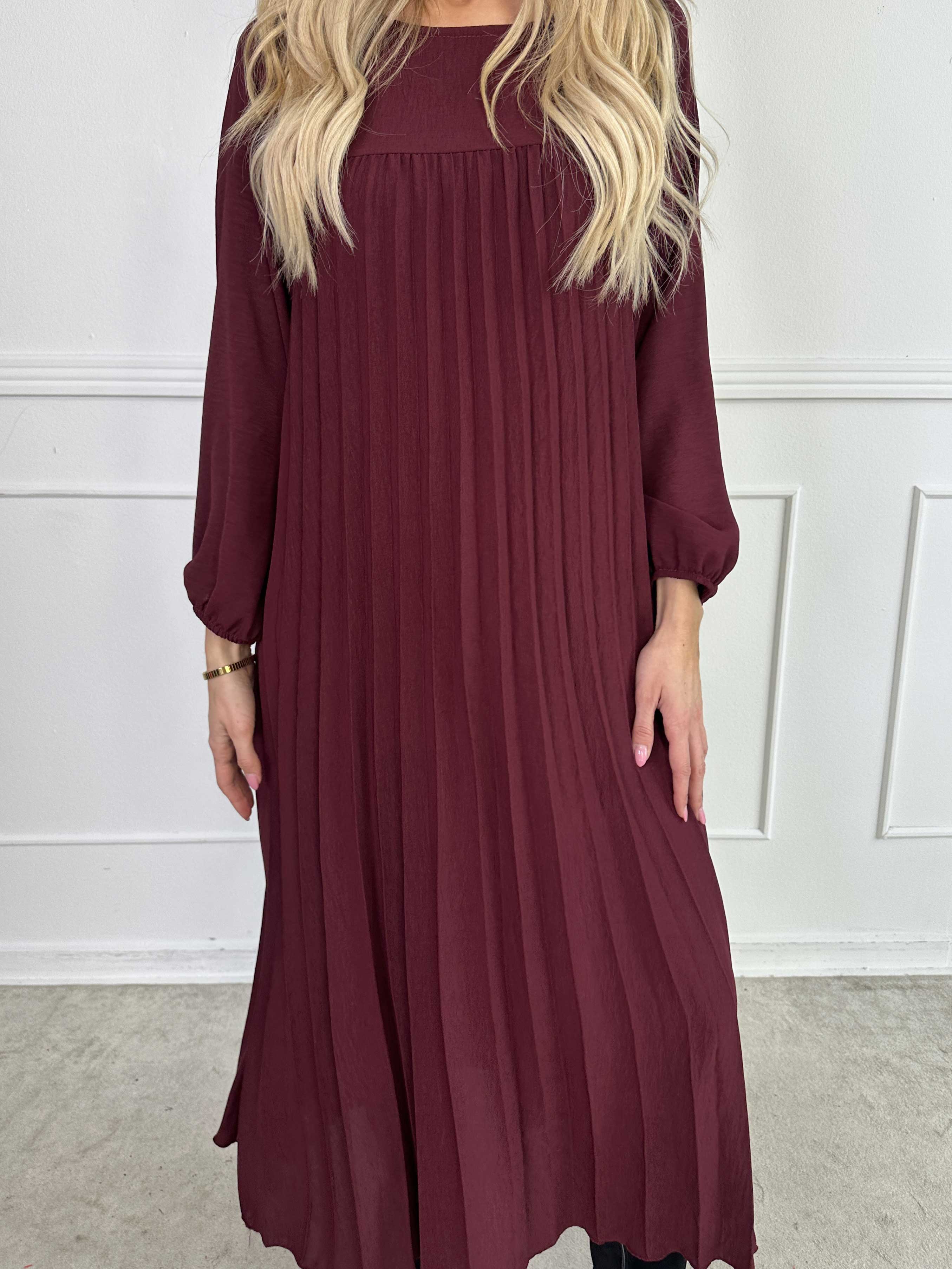 Nancy Long Sleeve - Lång klänning med plissering och fickor